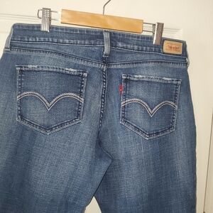 Levi's Women's Blue Straight-Leg Jeans with Signature Back Pockets